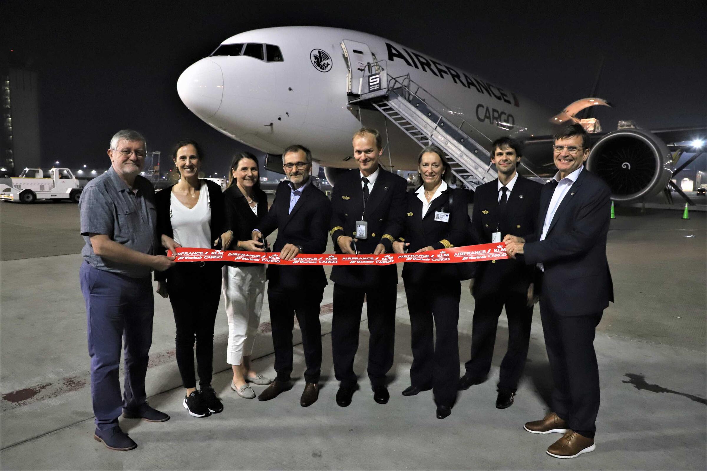 Group of people at the reveal of Air France's North America Cargo facility